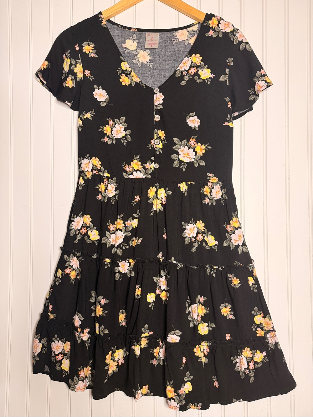 No Boundaries Black Floral Tiered Babydoll Dress Sz M Button Front Short Sleeve